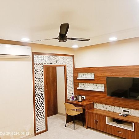 Lemon Wood Suites Pune Exterior photo