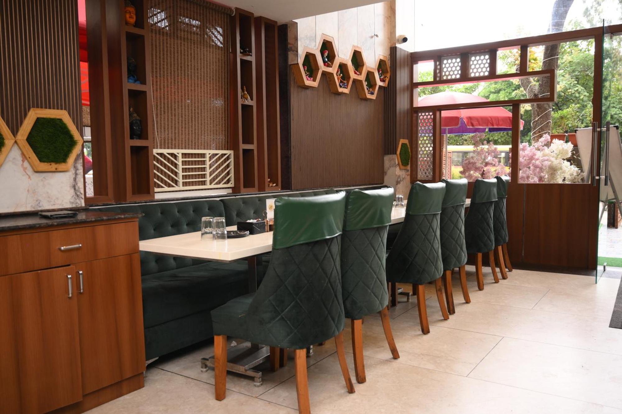 Lemon Wood Suites Pune Exterior photo
