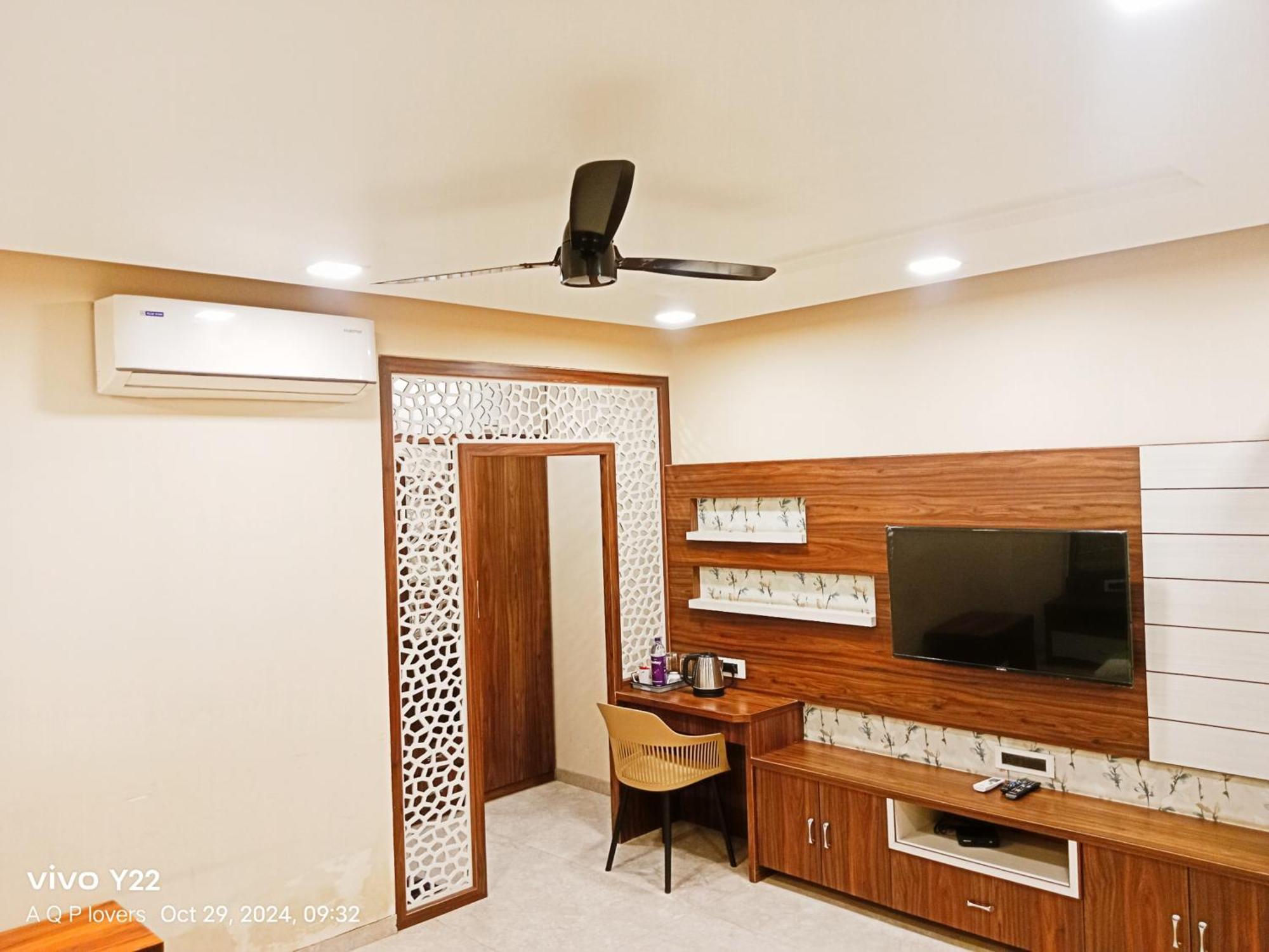 Lemon Wood Suites Pune Exterior photo