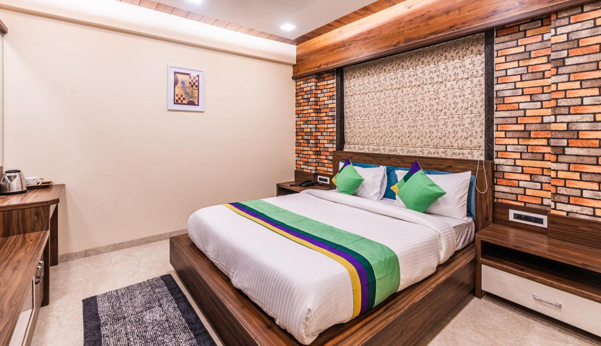Lemon Wood Suites Pune Exterior photo
