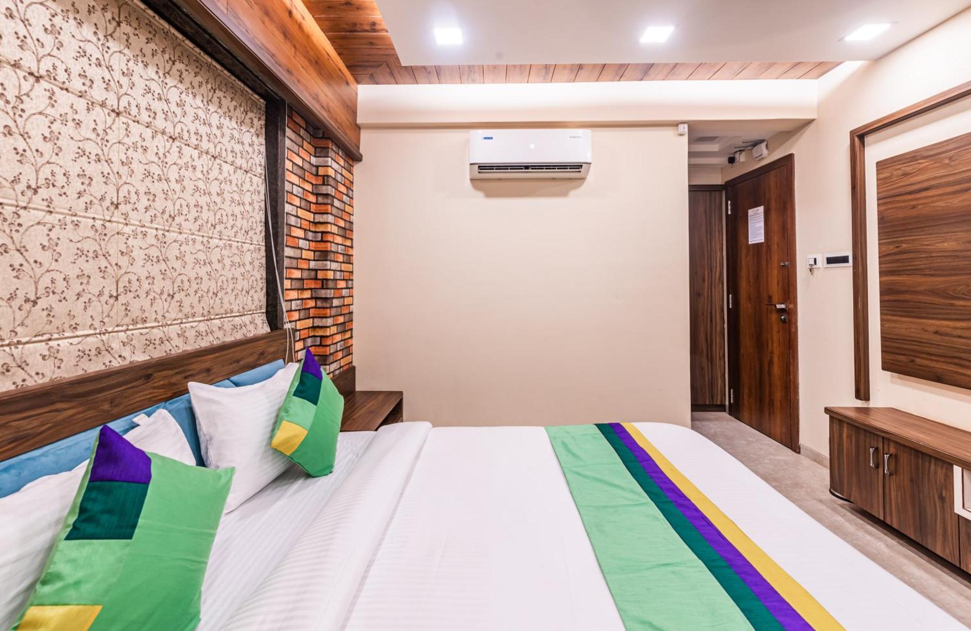 Lemon Wood Suites Pune Exterior photo